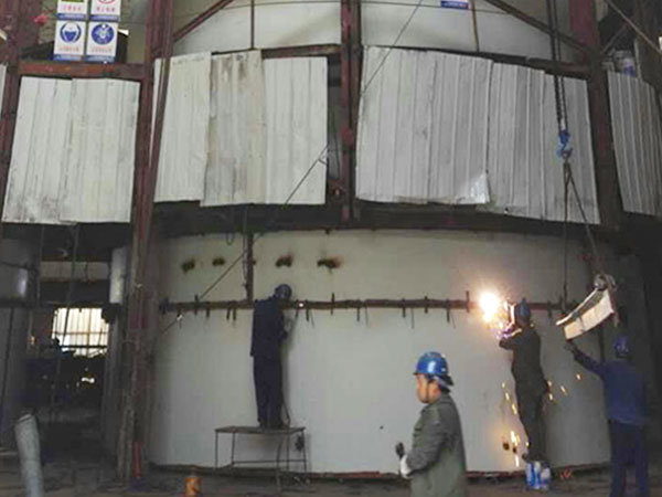 不銹鋼煙囪安裝現(xiàn)場